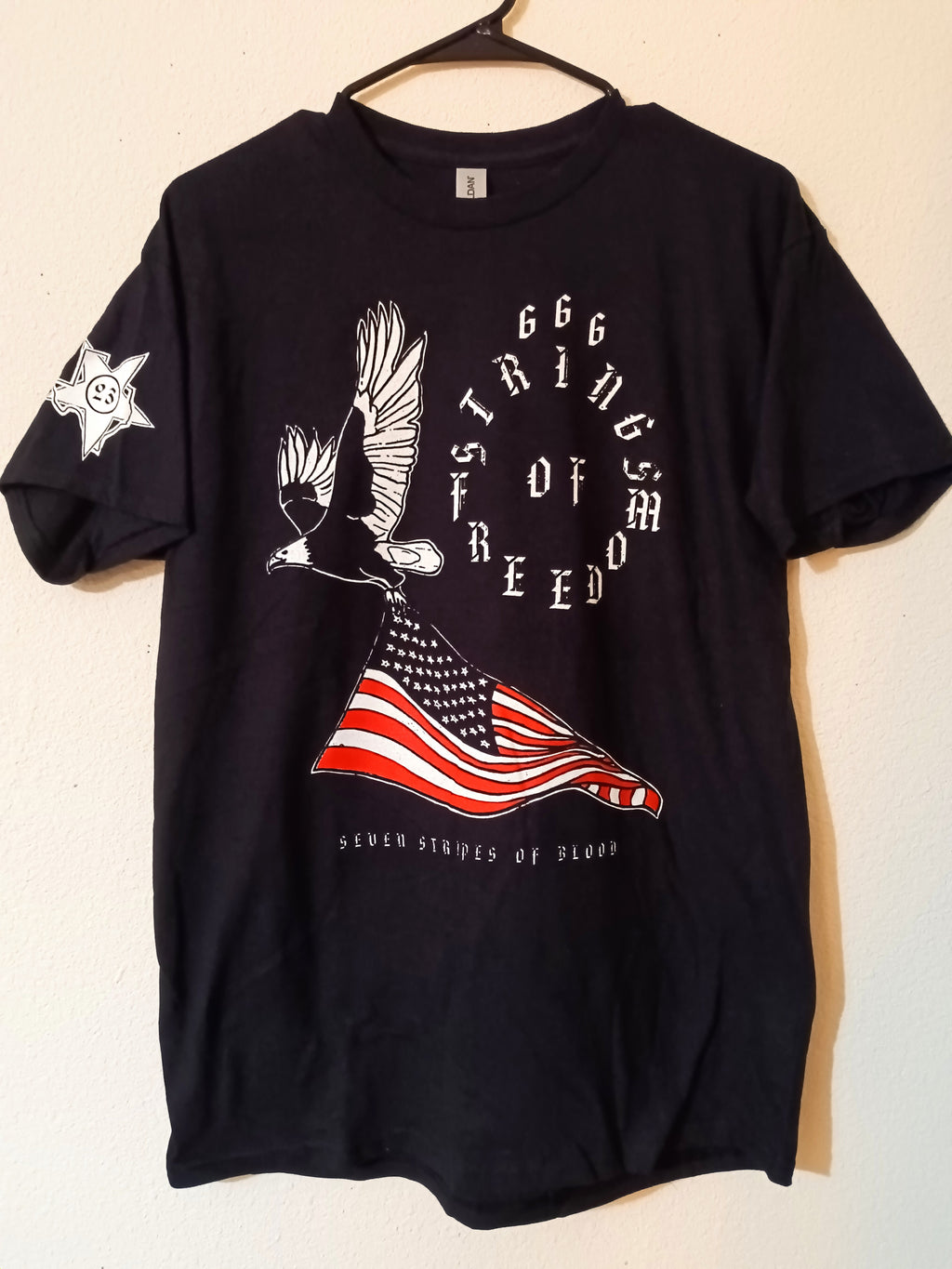 666 STRINGS OF FREEDOM - 7 Stripes T-Shirt