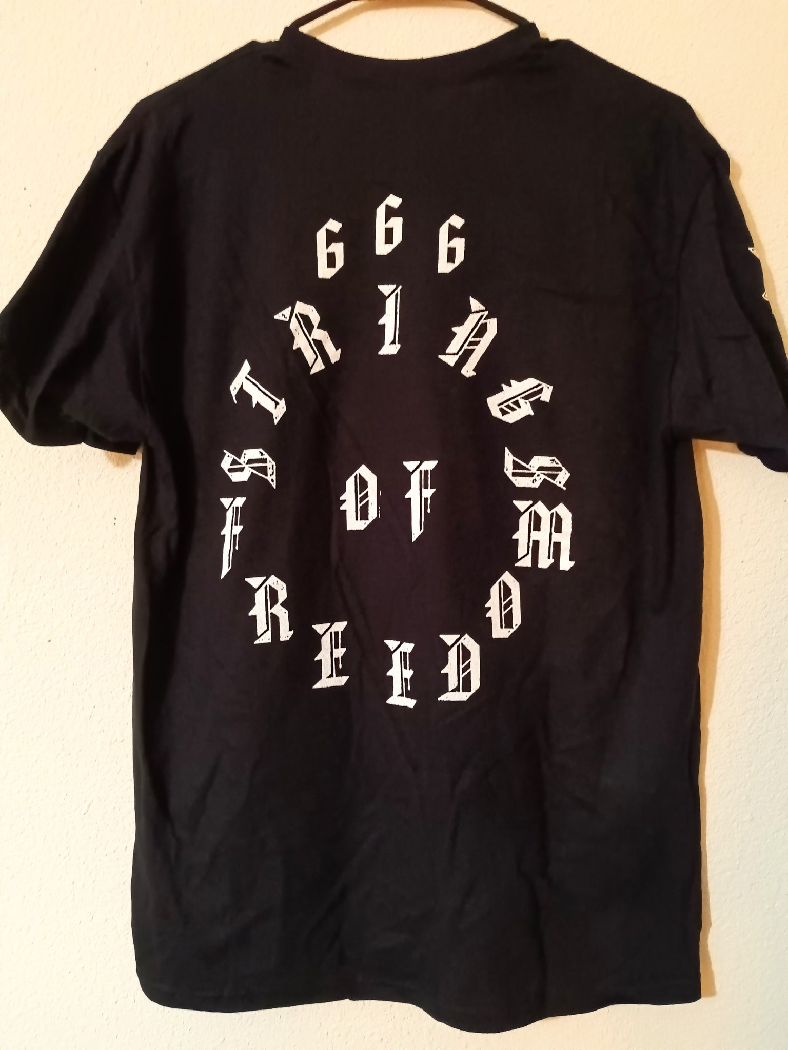 666 STRINGS OF FREEDOM - 7 Stripes T-Shirt